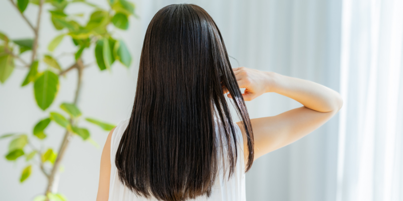 頭皮のベタつきとニオイが消えない原因｜美容師が教えるセルフチェック法と対策